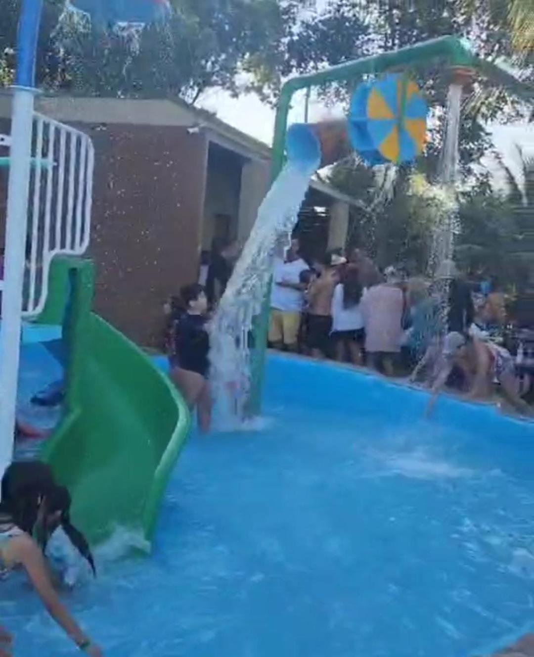 Aldeia Do Lago Caldas Novas Lindo Apt Com Cozinha Mobilia Nova Pode Levar Bebidas Na Area Das Piscinas Bagian luar foto